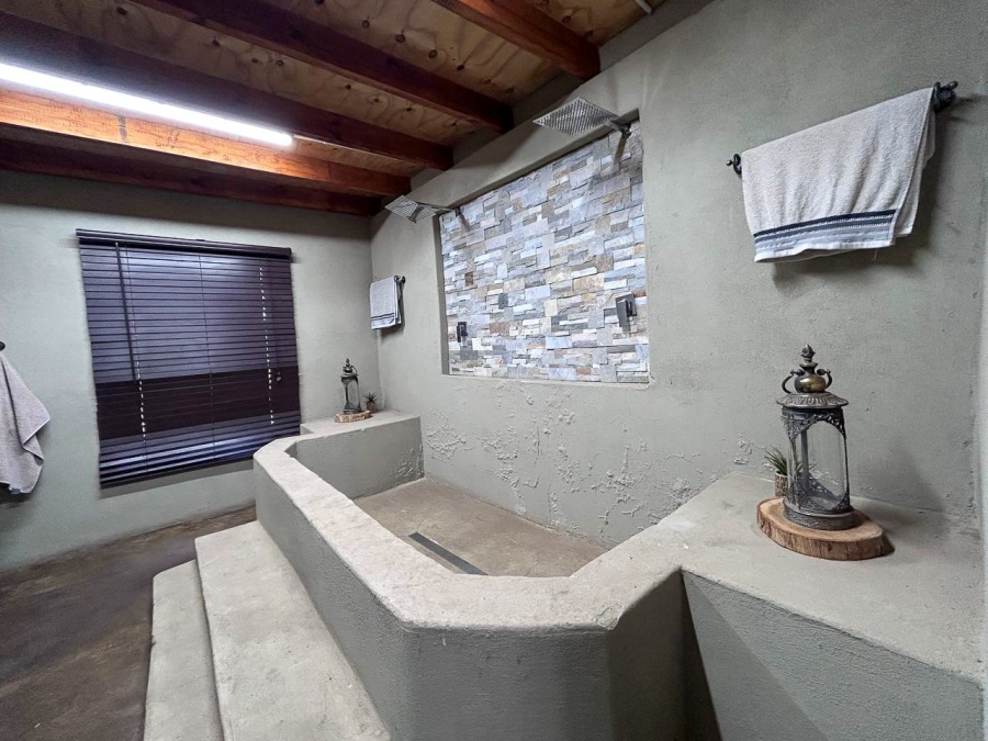 5 Bedroom Property for Sale in Lindequesdrif North West